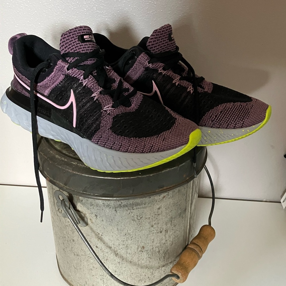 Nike react infinity Women’s Black & Purple Running Shoes with Pink Swoosh